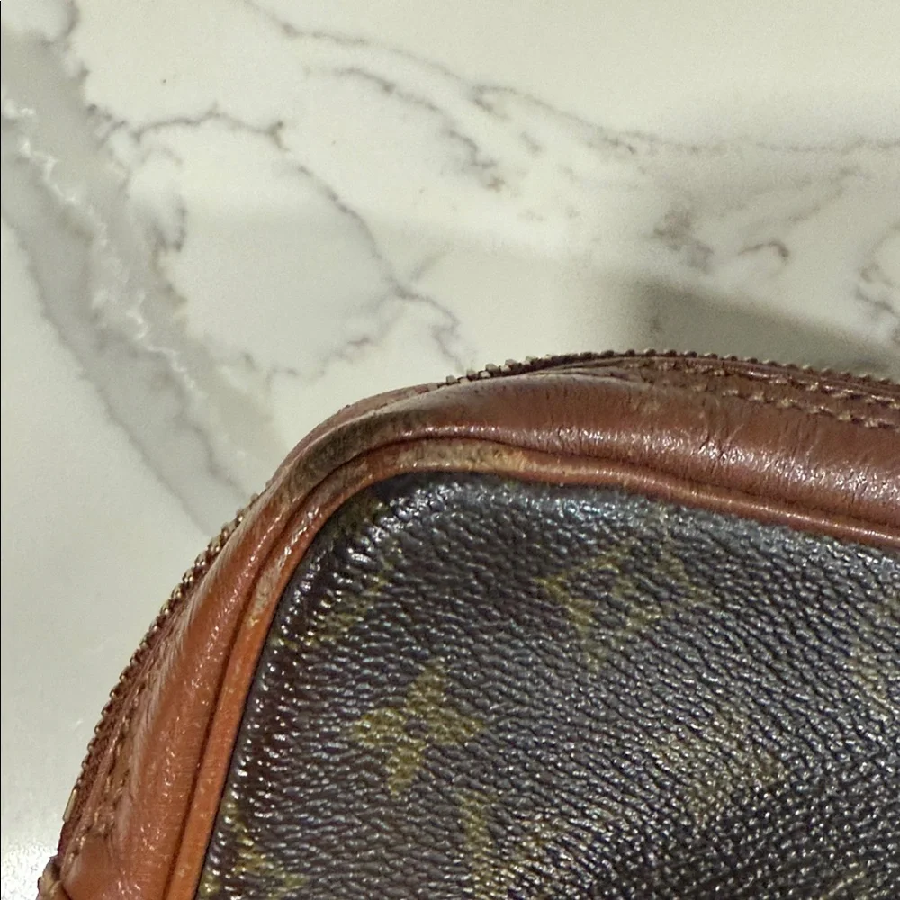Louis Vuitton Brown Monogram Clutch - Picture 10 of 16